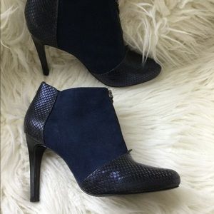 Kat Maconie blue suede/metallic patent bootie size 9